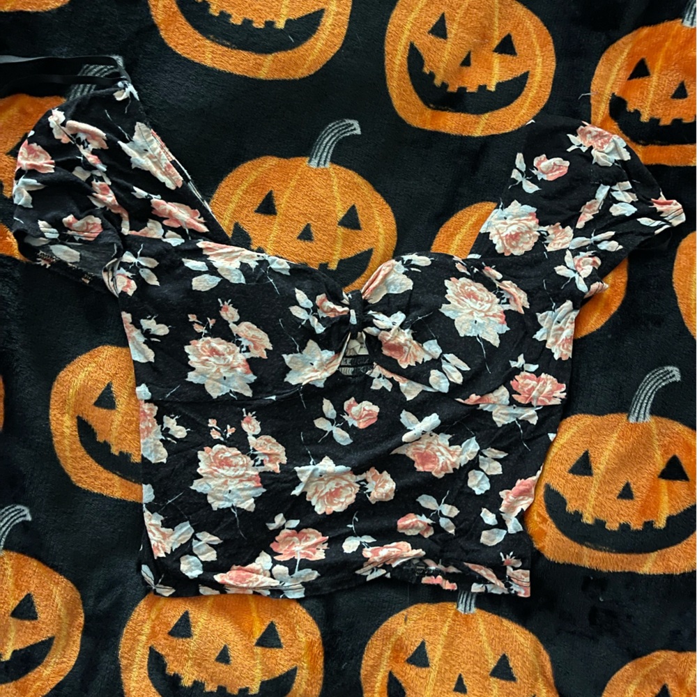 Pins and Needles black floral crop smocked top Urban Outfitters size L